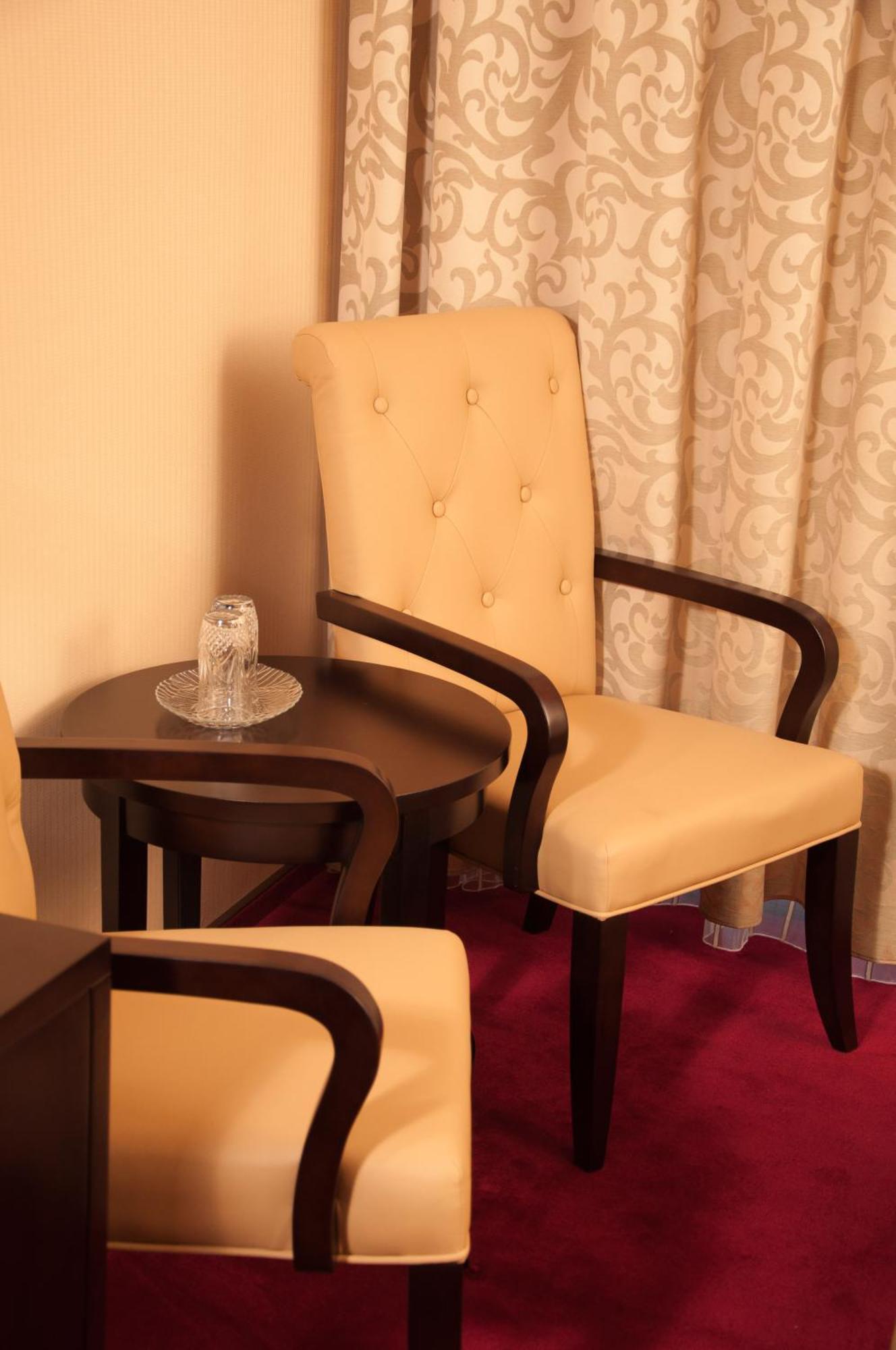 Hotel Baden Calarasi  Buitenkant foto