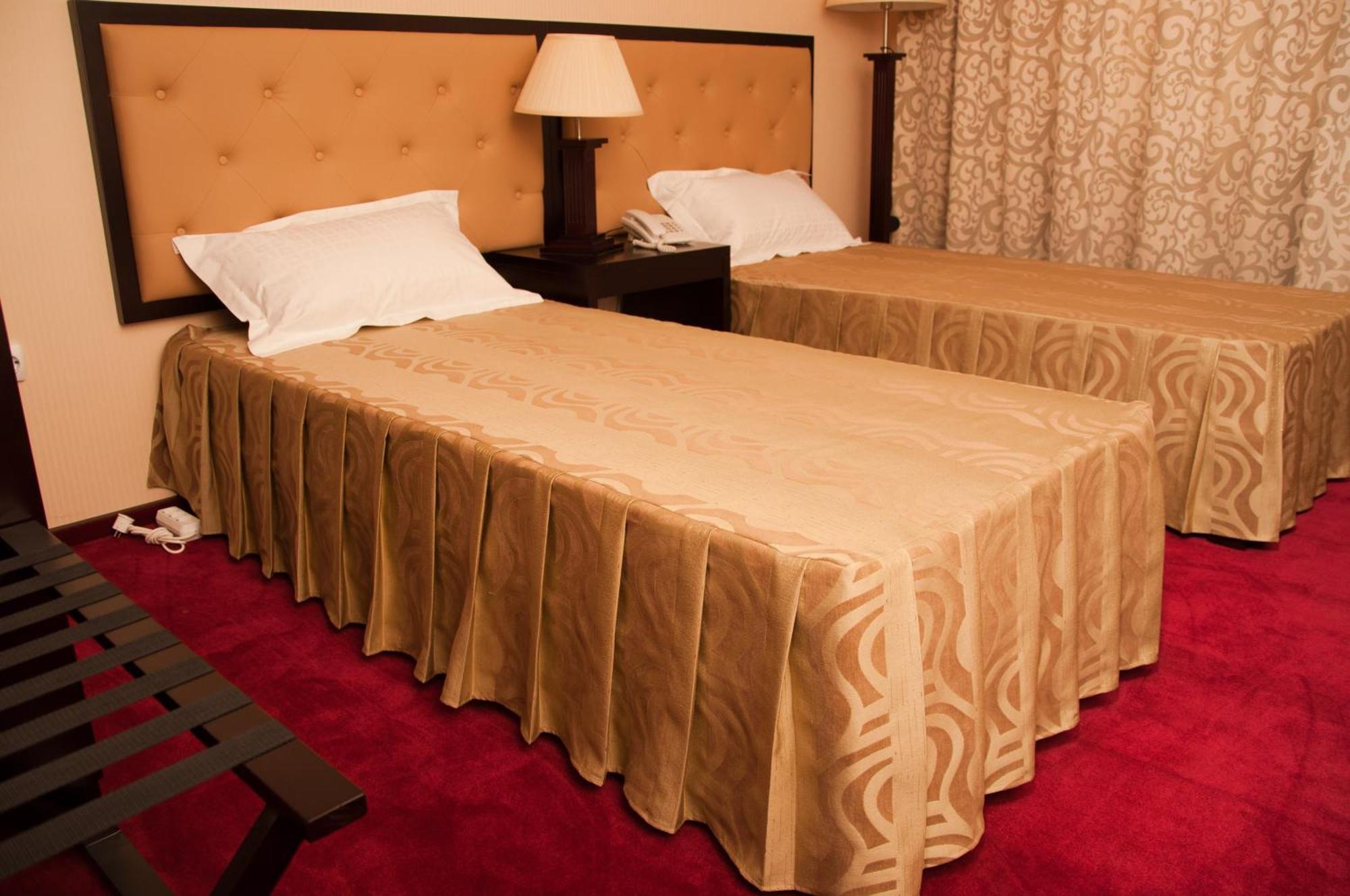 Hotel Baden Calarasi  Buitenkant foto